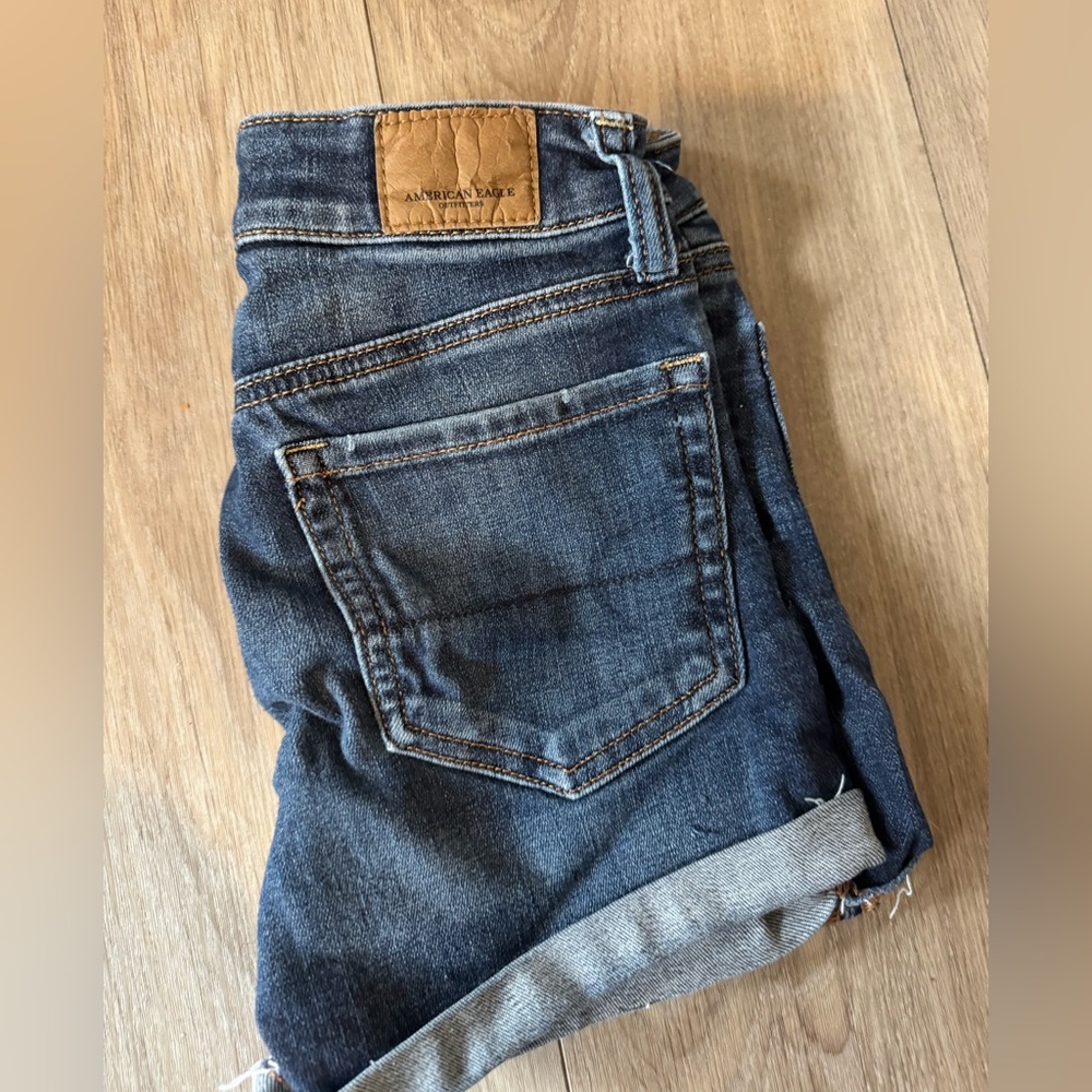 AE Shorts - Picture 2 of 4